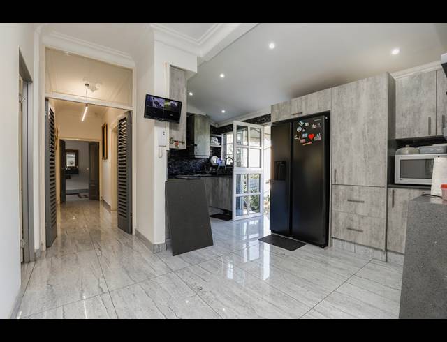 3 BEDROOM APARTMENT FOR SALE IN ESSENWOOD